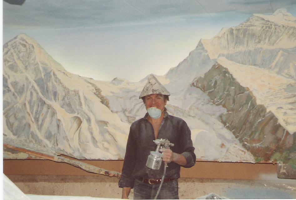 Die Berner Alpen sind wieder zu erkennen, die Heizungsleitungen im Hintergrund abgedeckt und farblich angepasst.